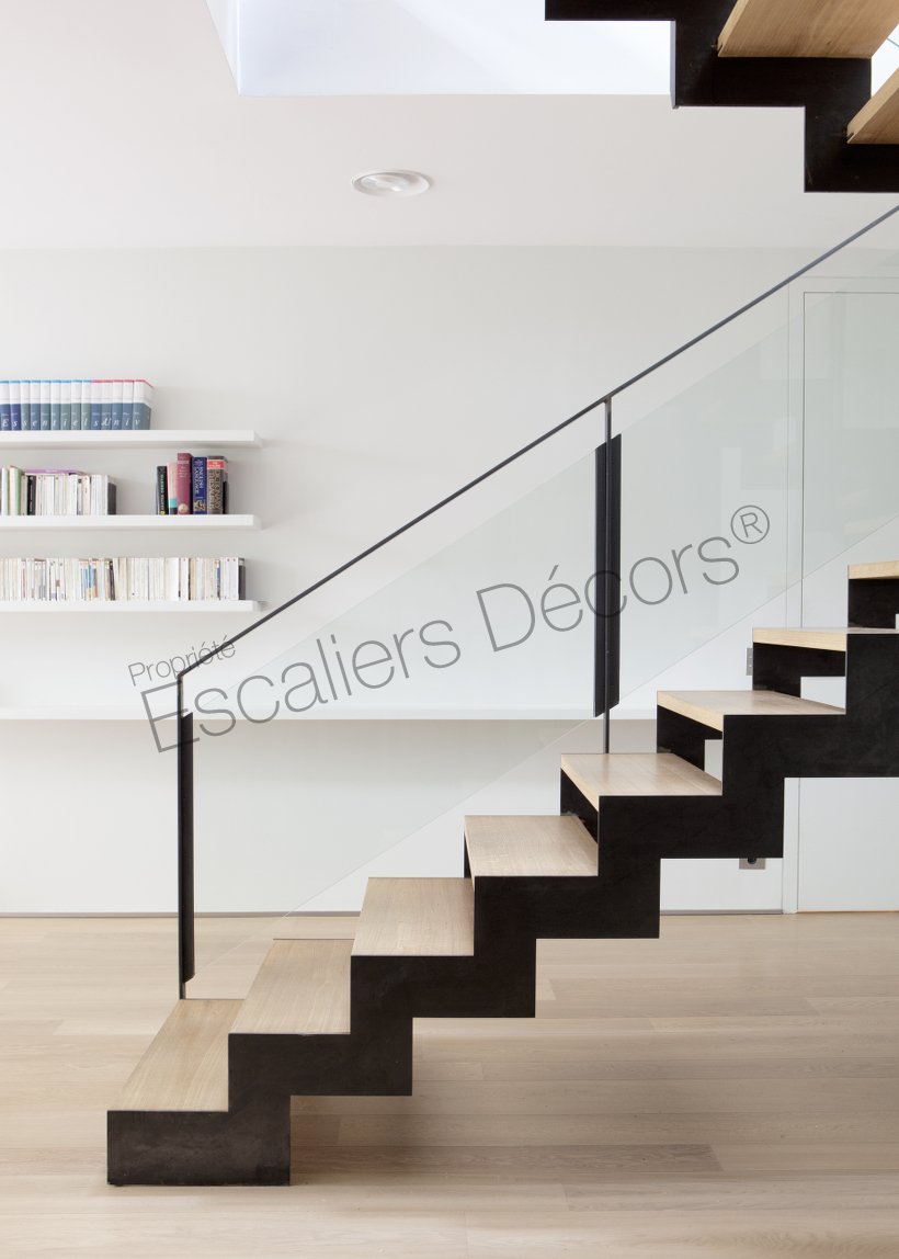 Photo DT127 - ESCA'DROIT® avec Palier Intermédiaire. Escalier d'intérieur en acier, bois et verre pour un intérieur type loft. Vue 5